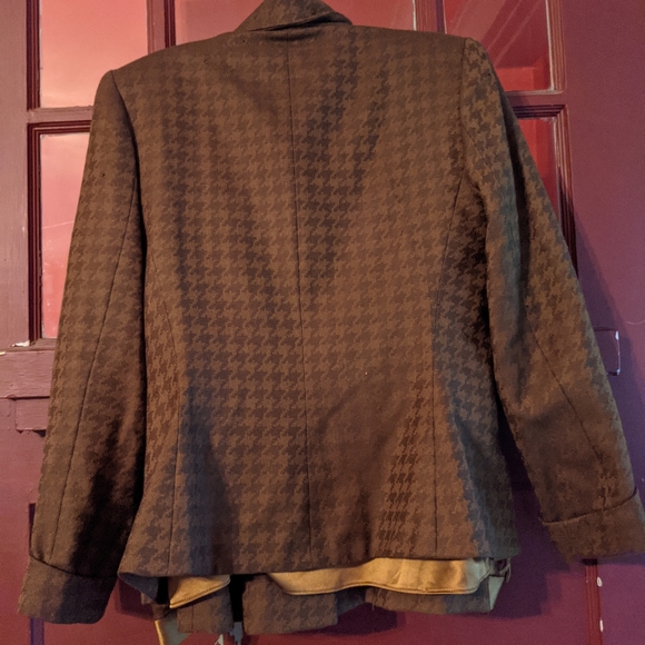 Stunning 80s Nipon skirt suit w/matching satin blouse - Picture 5 of 16